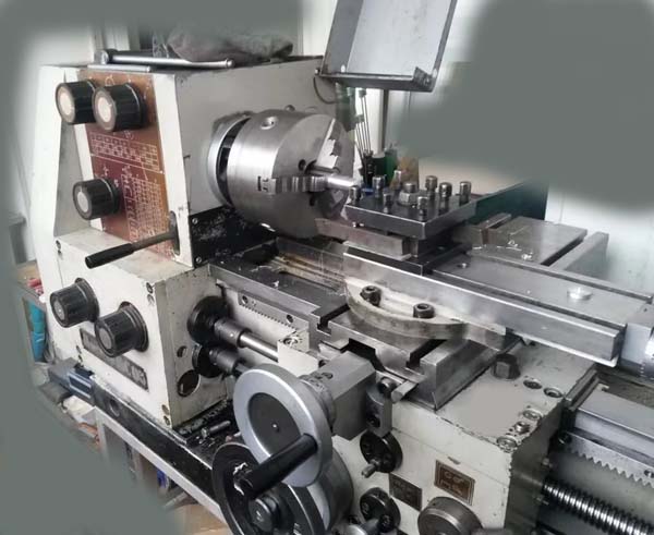 Загальний вигляд токарно-гвинторізного верстата МС-03 МС-03 Загальний вигляд токарно-гвинторізного верстата